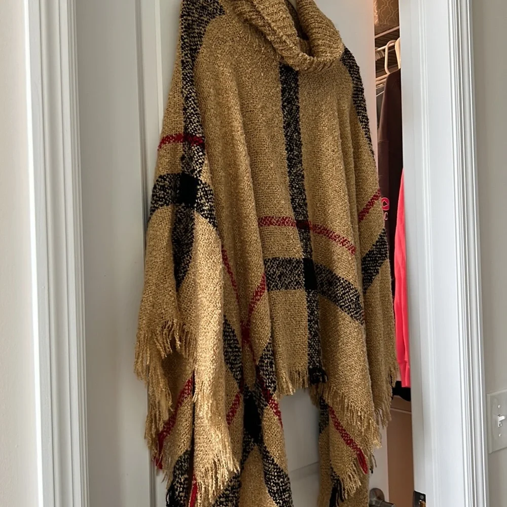 Poncho - Picture 4 of 4